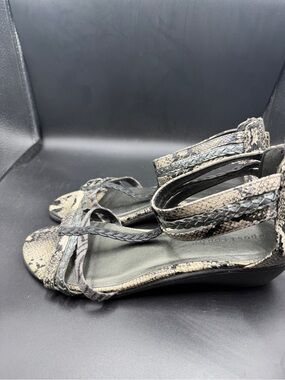 Apostrophe Womens Snake-Print Strappy Sandals - Black/Gray